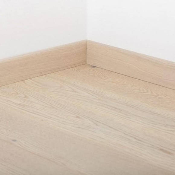 Плинтус шпонированный Tarkett OAK ROBUST WHITE 80х20х2400
