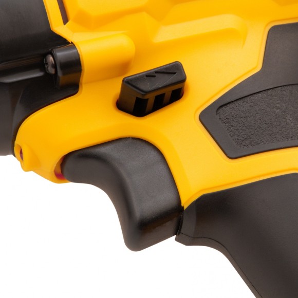 Дрель-шуруповерт аккумуляторная CDL-IB-12-02, Li-Ion, 12 В, 1.5 А*ч, 2 аккумулятора Denzel Дрель-шуруповерт аккумуляторная CDL-IB-12-02, Li-Ion, 12 В, 1.5 А*ч, 2 аккумулятора Denzel