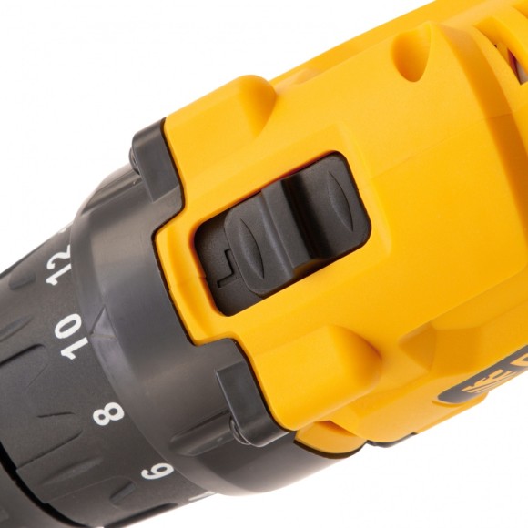 Дрель-шуруповерт аккумуляторная CDL-IB-12-02, Li-Ion, 12 В, 1.5 А*ч, 2 аккумулятора Denzel Дрель-шуруповерт аккумуляторная CDL-IB-12-02, Li-Ion, 12 В, 1.5 А*ч, 2 аккумулятора Denzel