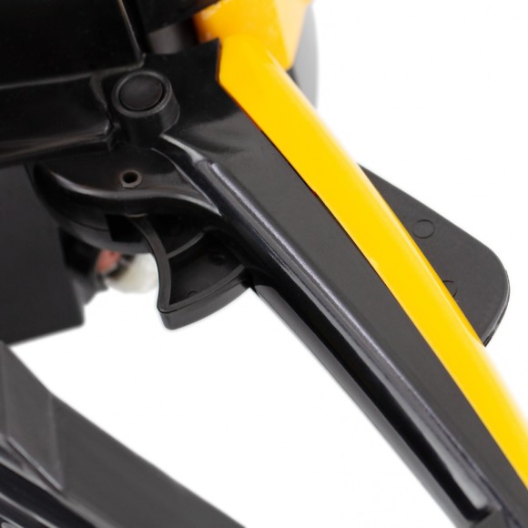 Пила цепная бензиновая DGS-4516, шина 40 см, 45 см3, 3 л.с, шаг 3/8, паз 1.3 мм, 57 звеньев Denzel