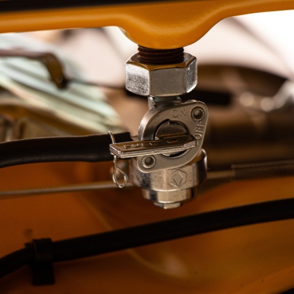 Генератор бензиновый GE 7900, 6.5 кВт, 220 В/50 Гц, 25 л, ручной пуск Denzel