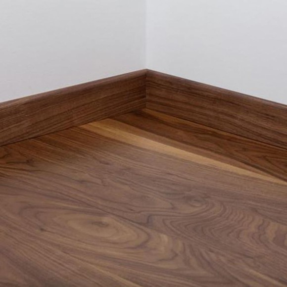 Плинтус шпонированный Tarkett WALNUT 80х20х2400