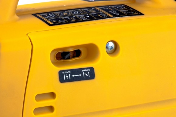 Генератор инверторный GT-2200iS, 2.2 кВт, 230 В, бак 4 л, закрытый корпус, ручной старт Denzel